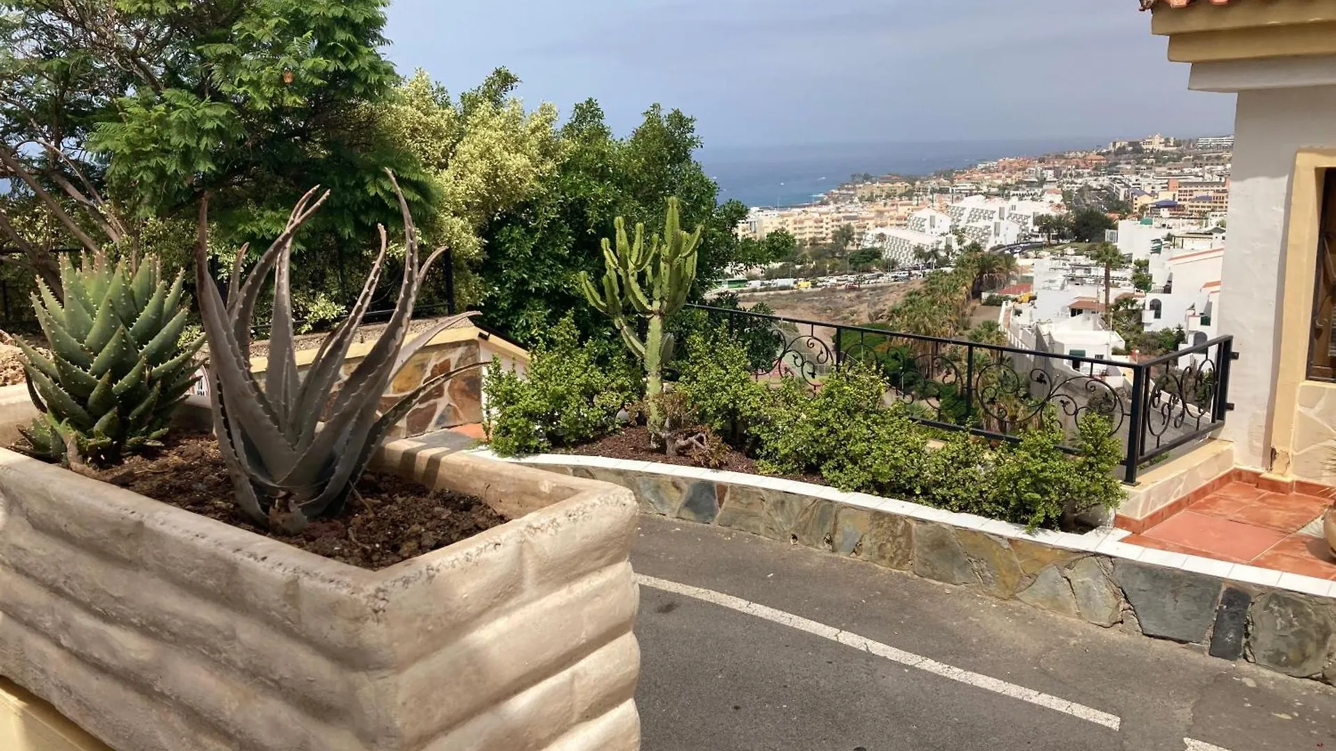Seaescape With Ocean, King Size Bed, Wifi, Smart Tv, Free Parking 2 Pools Access Apartment Costa Adeje  Spain